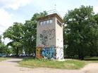 Beobachtungsturm an der ehemaligen Grenze zwischen Treptow und Kreuzberg