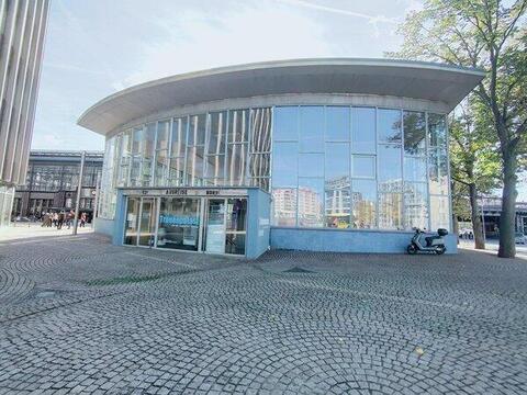 Tränenpalast. Ehemaliger Grenzübergang am Bahnhof Friedrichstraße