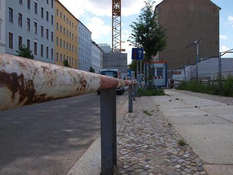 Fahrzeugsperre in der Schönholzer Straße