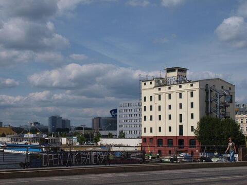 Wachturm an der East Side Gallery